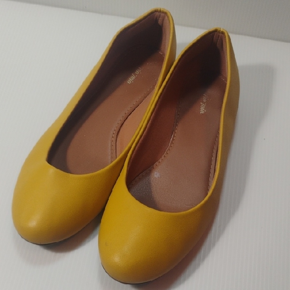 Via Mia Women's Size 7 Yellow Ballet Flats Made In Brazil